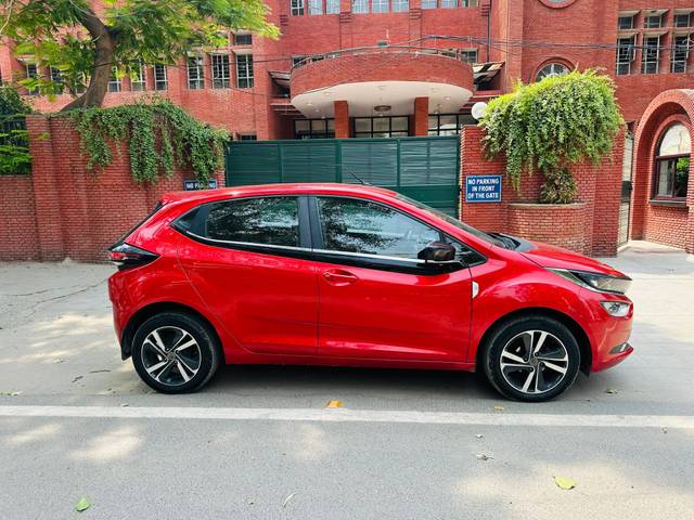 https://images10.gaadi.com/usedcar_image/4591938/original/processed_5561fb008685836b0a13eeb696205a64.jpg?imwidth=6401