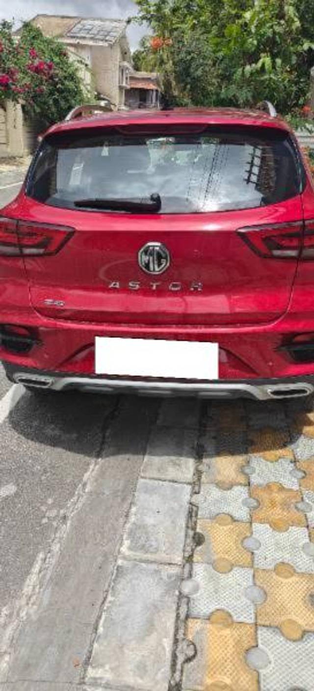 https://images10.gaadi.com/usedcar_image/4591974/original/processed_356c3052-9b56-4d86-884b-f28a6c167b2c.jpg?imwidth=6400