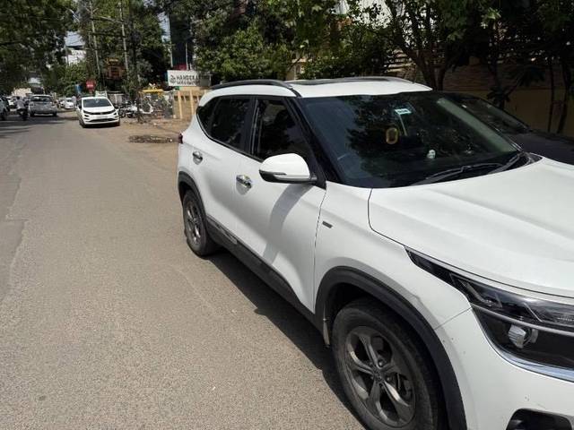 https://images10.gaadi.com/usedcar_image/4592041/original/processed_46f72213-1a14-4fe4-95a6-1dba09838198.jpeg?imwidth=6400