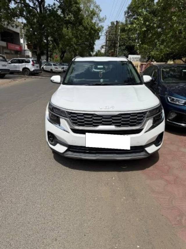 https://images10.gaadi.com/usedcar_image/4592041/original/processed_91cf33b2-11ba-47d9-955a-9c39a1b0f33e.jpeg?imwidth=6402