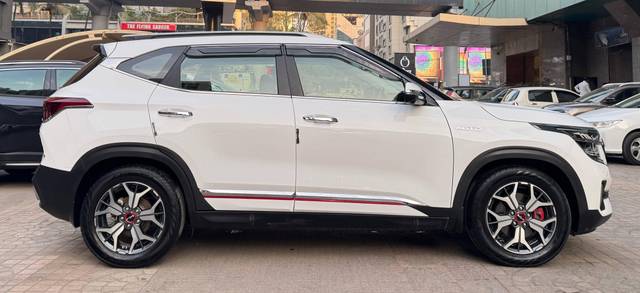 https://images10.gaadi.com/usedcar_image/4592064/original/processed_078d893bc0b41df46cbf68a6f4a823c4.jpg?imwidth=6401