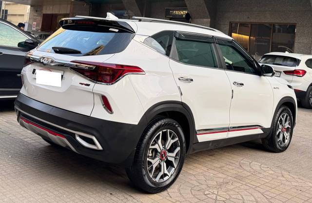 https://images10.gaadi.com/usedcar_image/4592064/original/processed_944c6f8717e117d1020bf1121a611fcb.jpg?imwidth=6402