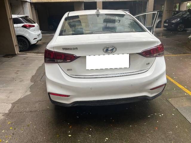 https://images10.gaadi.com/usedcar_image/4592086/original/processed_3ccbbcf4-4bcf-4f4d-ad6b-496dc484ce1c.jpeg?imwidth=6401