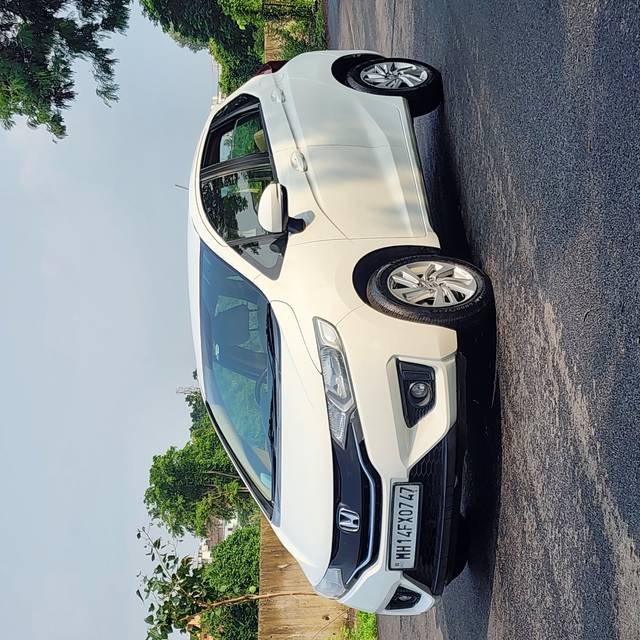 https://images10.gaadi.com/usedcar_image/4592115/original/2389a91607fc24adf920559d5847162b.jpg?imwidth=6402