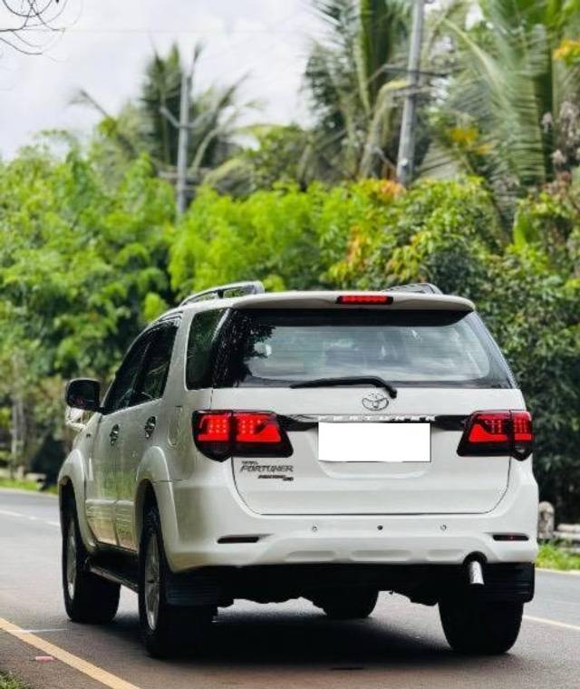 https://images10.gaadi.com/usedcar_image/4592119/original/processed_91d2639f-96f4-4658-82e5-a0382dfa9100.jpeg?imwidth=6401