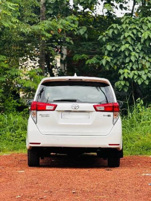 https://images10.gaadi.com/usedcar_image/4592125/original/processed_27941d7c-b125-4f52-ba0b-8850eada07ff.jpeg?imwidth=6401