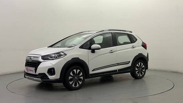 https://images10.gaadi.com/usedcar_image/4592135/original/8001da4c3aa591f5c396ebd9ea477953.JPG?imwidth=6400