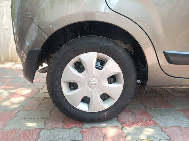 https://images10.gaadi.com/usedcar_image/4592166/original/processed_acdbd9cc5a304a59f9b0fd2eb6d0f587.jpg?imwidth=6402