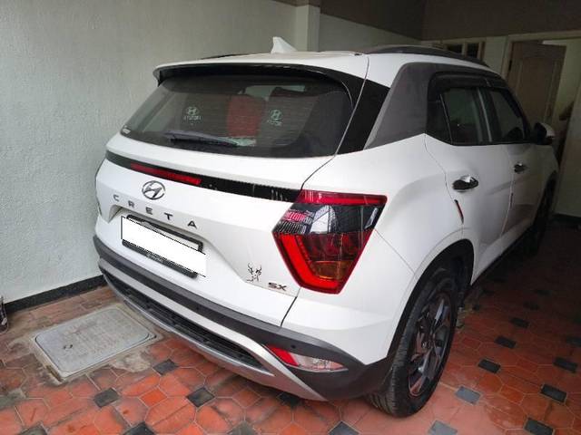 https://images10.gaadi.com/usedcar_image/4592212/original/processed_f34ccb3a-7f80-44b6-a994-d87288049470.jpg?imwidth=6402