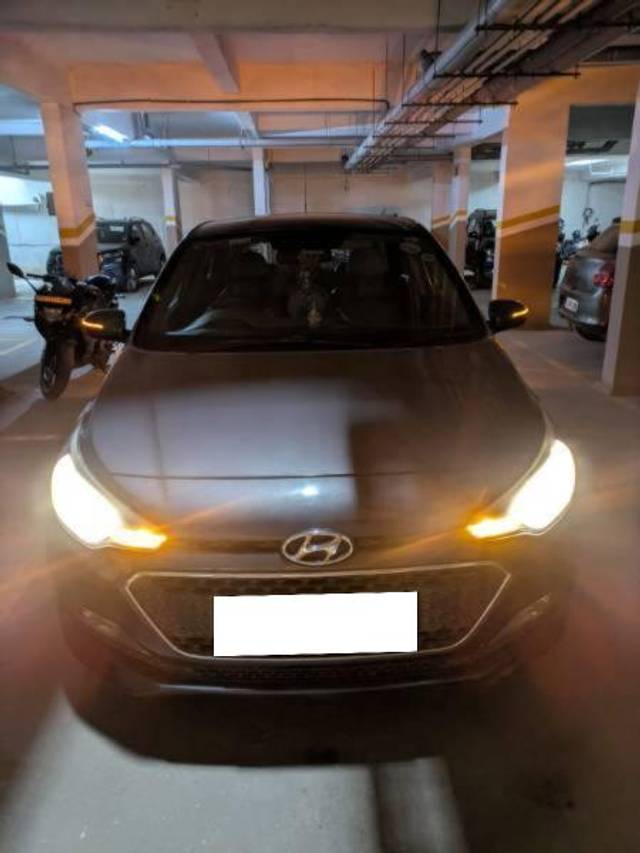 https://images10.gaadi.com/usedcar_image/4592222/original/processed_34eed522-0f03-42cf-8215-608774011a9d.jpeg?imwidth=6402