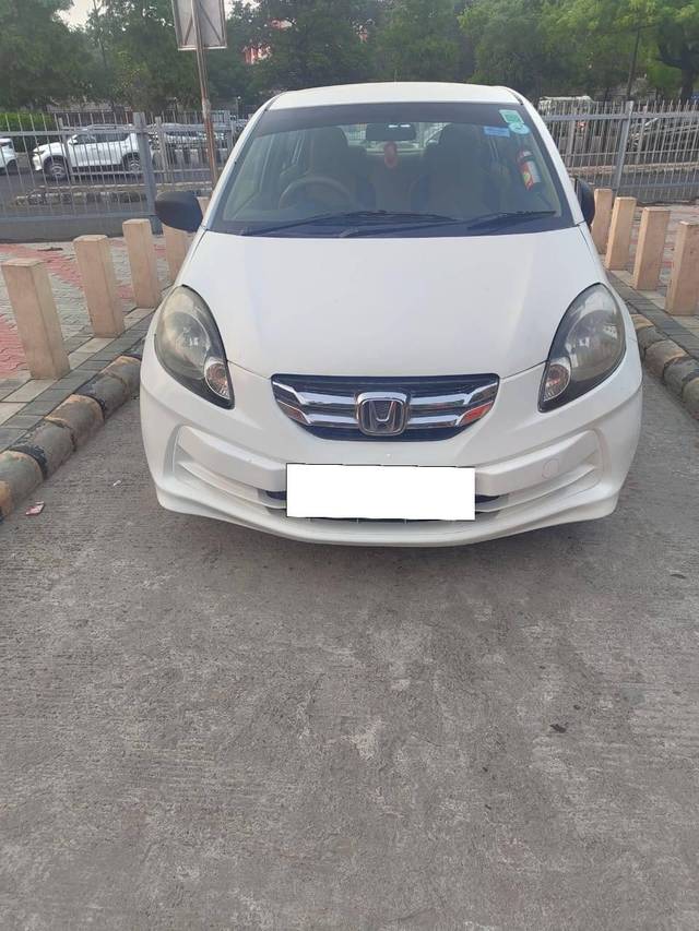https://images10.gaadi.com/usedcar_image/4592224/original/processed_96123a97f411fad0bd284fedd06026e8.jpg?imwidth=6400