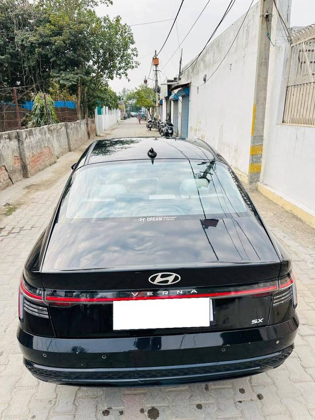 https://images10.gaadi.com/usedcar_image/4592230/original/processed_66efcaffa204512430e053cb2a14faaa.jpg?imwidth=6401