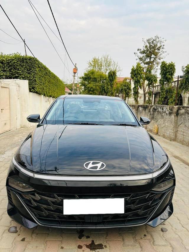 https://images10.gaadi.com/usedcar_image/4592230/original/processed_b68603075398ddbeb6a14830fda931c6.jpg?imwidth=6402