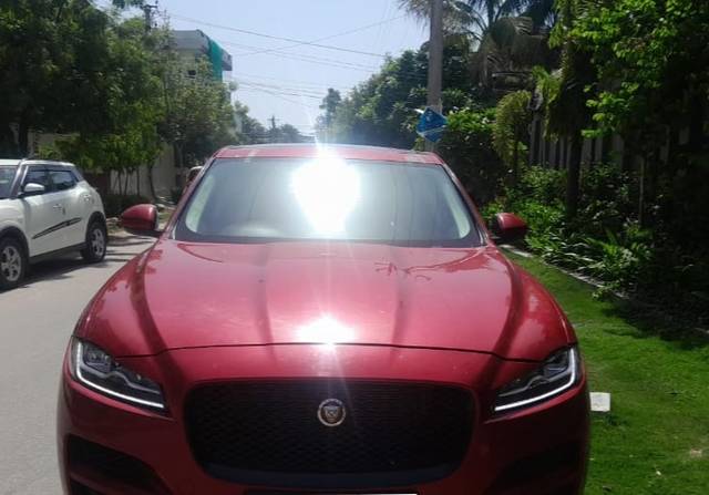 https://images10.gaadi.com/usedcar_image/4592241/original/b5768ca4-6cb3-4220-a43d-3a33f6a62a8c.jpg?imwidth=6400