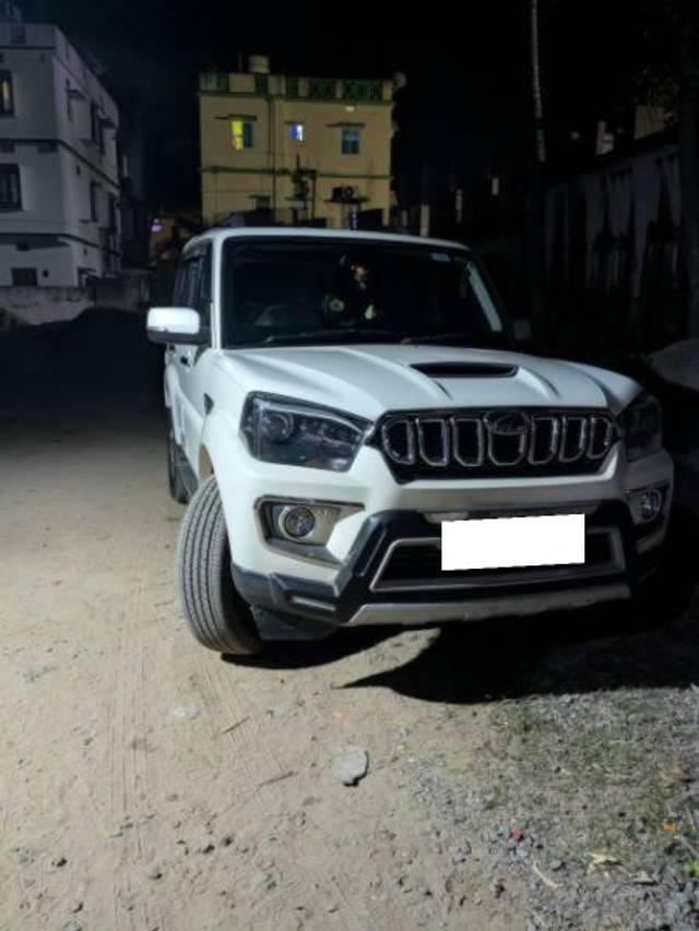 https://images10.gaadi.com/usedcar_image/4592280/original/processed_82fdce47-b8e6-4294-ad99-217482dd3355.jpg?imwidth=6402