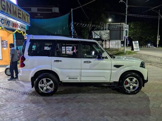 https://images10.gaadi.com/usedcar_image/4592280/original/processed_9e8b4304-6962-412f-988e-efde68a76fe9.jpg?imwidth=6401
