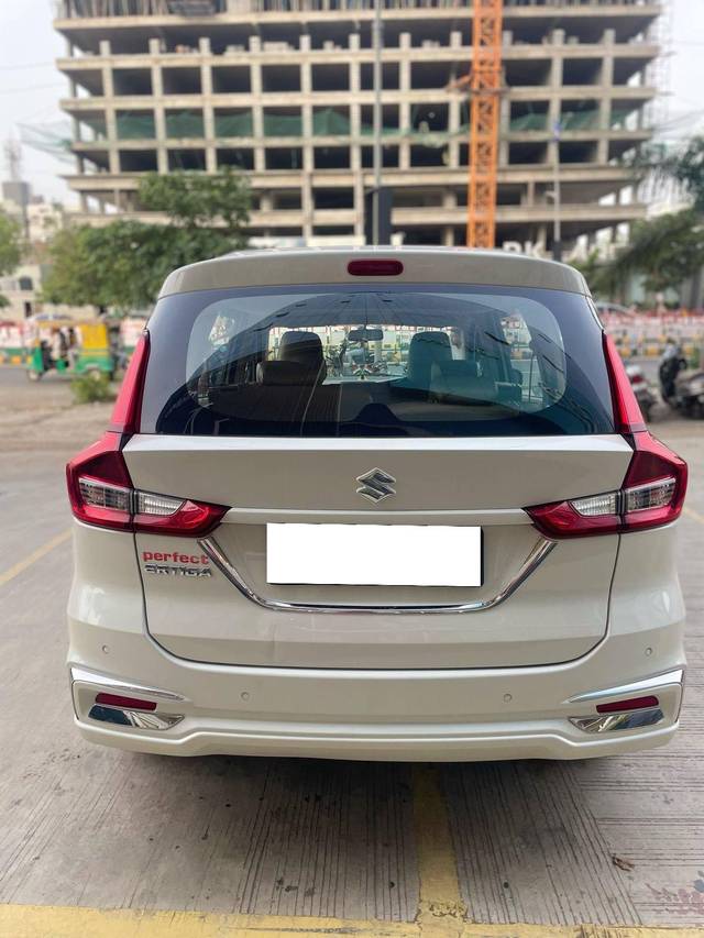https://images10.gaadi.com/usedcar_image/4592290/original/processed_40e9236004bcfa32d589ff1fb725720f.jpg?imwidth=6402