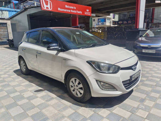 https://images10.gaadi.com/usedcar_image/4592310/original/c8f2cf36b43e1246565bc589359fa76b.jpg?imwidth=6400