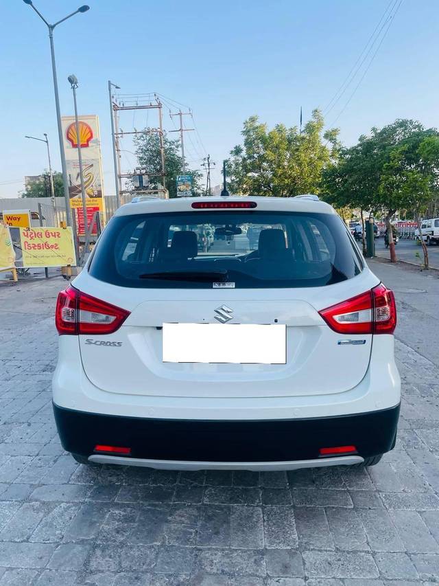 https://images10.gaadi.com/usedcar_image/4592312/original/processed_8b1be128e368ae49008c51329d280c0f.jpg?imwidth=6402