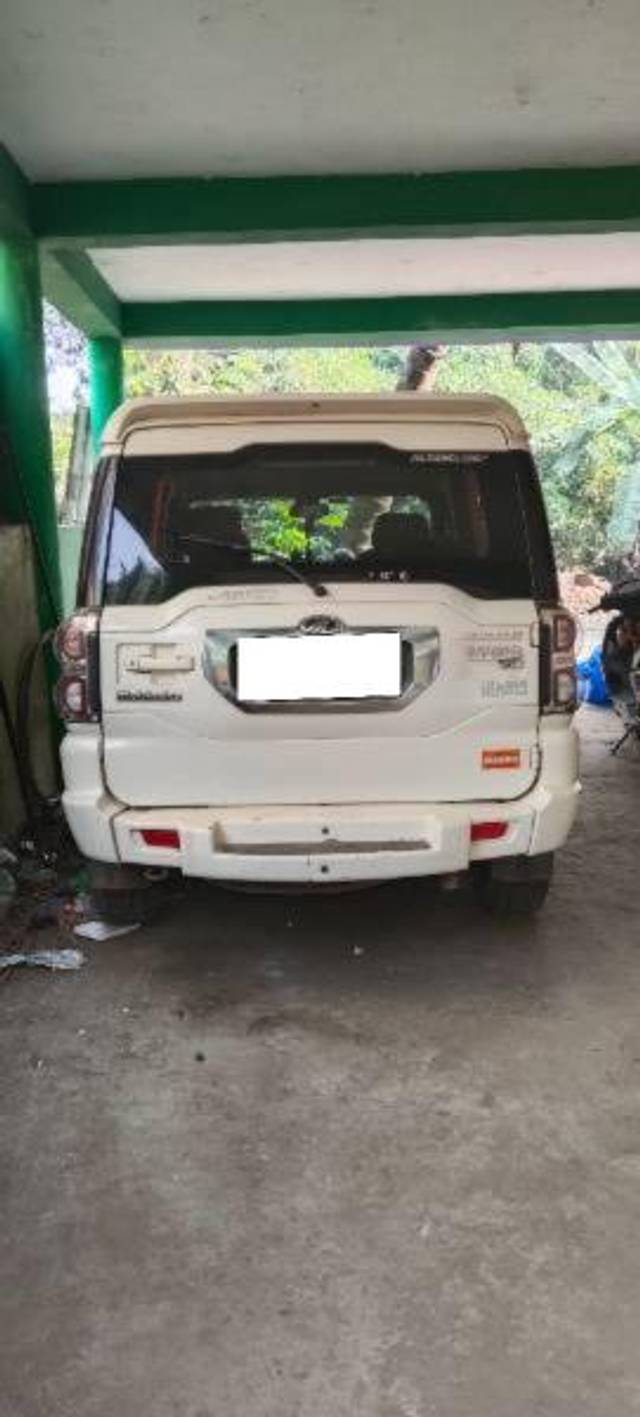 https://images10.gaadi.com/usedcar_image/4592313/original/processed_456bafb0-00f0-44e3-b19c-e493626bcffa.jpg?imwidth=6400