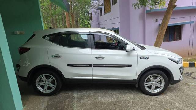 https://images10.gaadi.com/usedcar_image/4592314/original/processed_91ac93c4-71ae-430b-8d4a-bd359913174d.jpeg?imwidth=6402