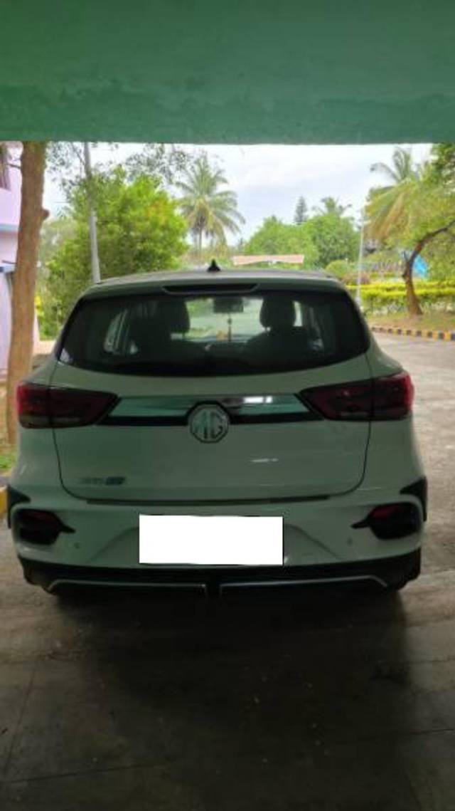 https://images10.gaadi.com/usedcar_image/4592314/original/processed_a002cf3b-4d5a-49e7-89a3-4c17d3d9950d.jpeg?imwidth=6401