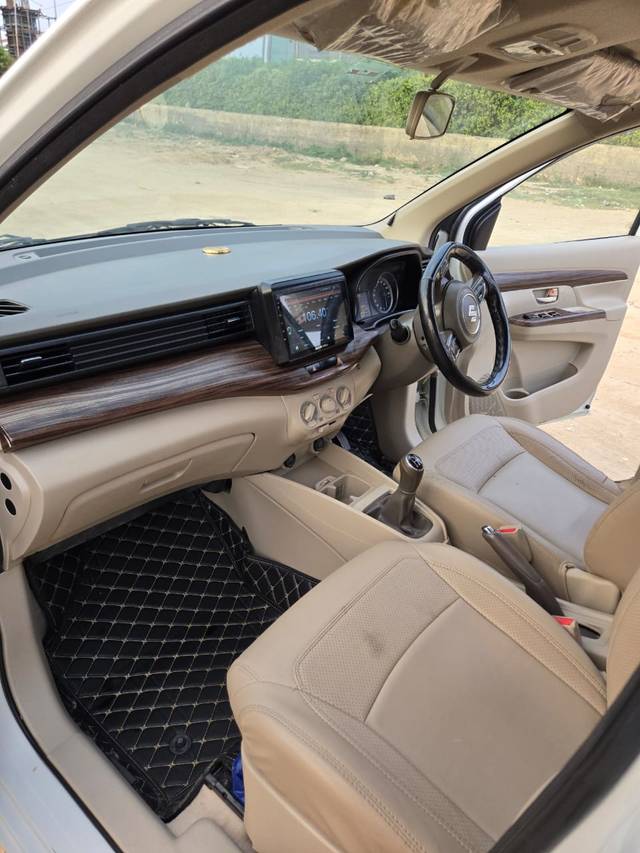 https://images10.gaadi.com/usedcar_image/4592320/original/4d8b3e9795a1760f238071b23c3e7833.jpg?imwidth=6402