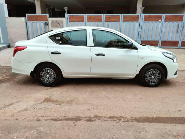 https://images10.gaadi.com/usedcar_image/4592356/original/processed_ac7ee8d64b19a8aa372c5124511b9c68.jpg?imwidth=6401