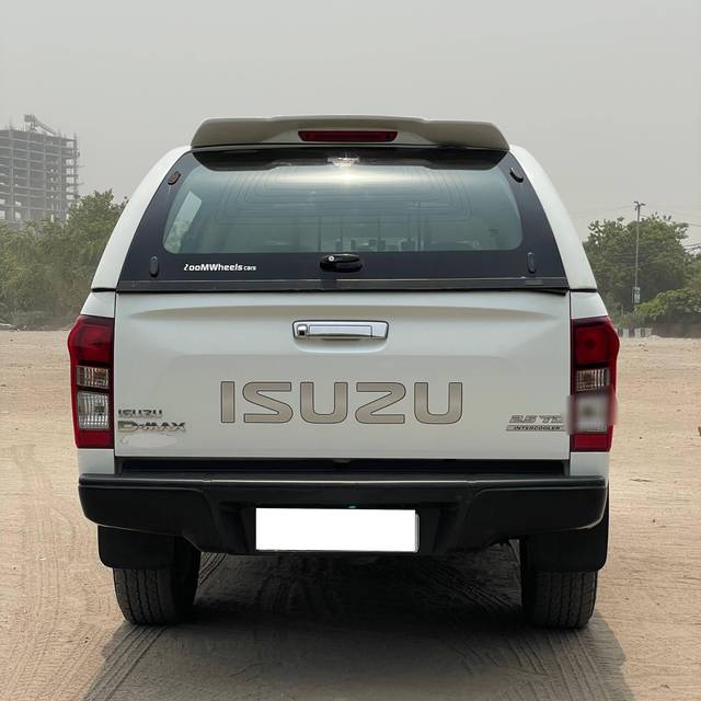 https://images10.gaadi.com/usedcar_image/4592359/original/processed_a9b244e67a63fdf5e874b03cc62938ec.jpg?imwidth=6402