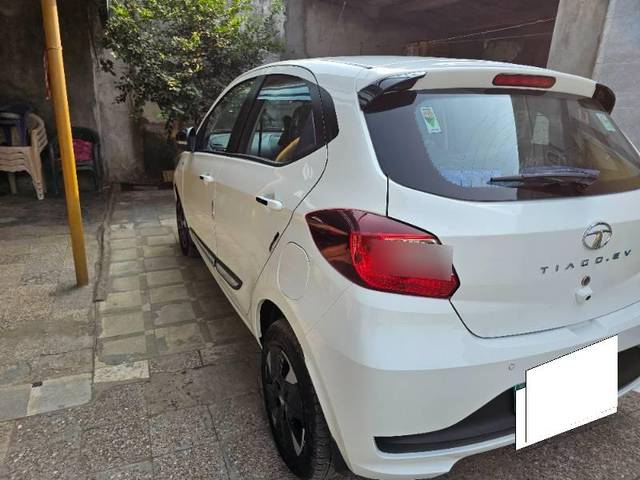 https://images10.gaadi.com/usedcar_image/4592367/original/processed_5573411b-50d8-4592-98a1-20ac4c9efd6f.jpg?imwidth=6400