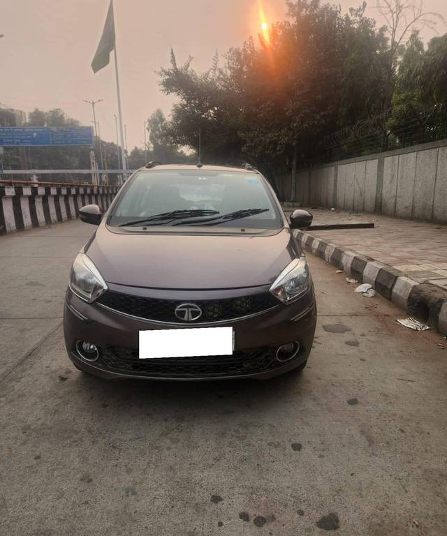 https://images10.gaadi.com/usedcar_image/4592370/original/processed_924c6ab4aa394de0db5e38a7d82ce401.jpg?imwidth=6400