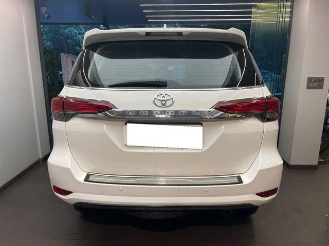 https://images10.gaadi.com/usedcar_image/4592401/original/processed_11abc4cbc41886ad30b8e75bb2e1661f.jpeg?imwidth=6401