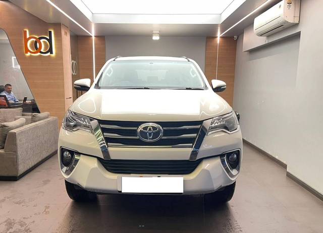 https://images10.gaadi.com/usedcar_image/4592401/original/processed_cce844907203ec423b4165265fa3233e.jpeg?imwidth=6400