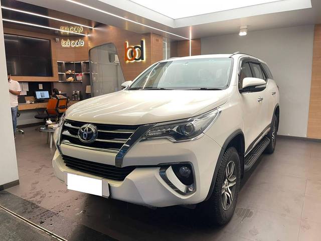 https://images10.gaadi.com/usedcar_image/4592401/original/processed_e0805215374440cfaf224c0dc30794c4.jpeg?imwidth=6402