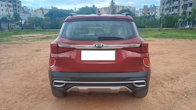 https://images10.gaadi.com/usedcar_image/4592403/original/processed_7ae1e79e4b2a19ca19b467cb960c5ad7.jpg?imwidth=6402
