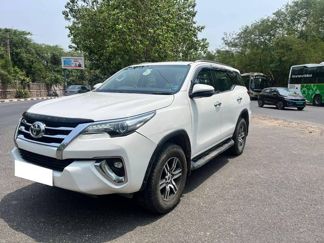 https://images10.gaadi.com/usedcar_image/4592421/original/processed_37aa5a9d7ec452f5fdab7b6c5badbc73.jpg?imwidth=6402