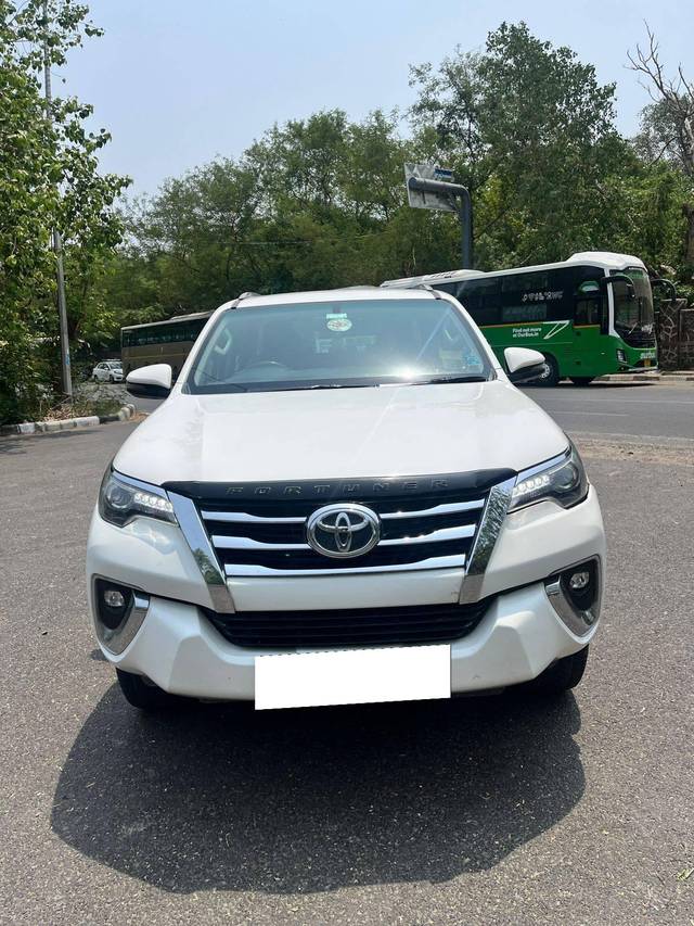 https://images10.gaadi.com/usedcar_image/4592421/original/processed_720ae2748a3aed221adb19fafec06618.jpg?imwidth=6400
