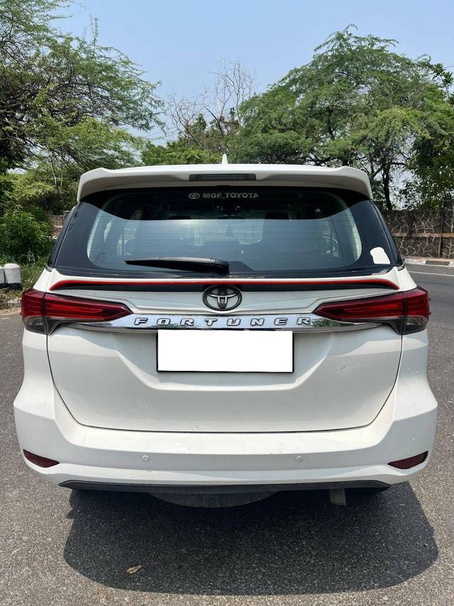 https://images10.gaadi.com/usedcar_image/4592421/original/processed_971163dec09a56cf9992174fa58ad720.jpg?imwidth=6401