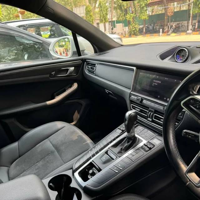 https://images10.gaadi.com/usedcar_image/4592427/original/aac39e790b9a40faf3db68adf657aeab.jpg?imwidth=6402