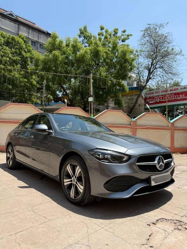https://images10.gaadi.com/usedcar_image/4592429/original/processed_52b28833888b0cfa9d862b16efb0464b.jpg?imwidth=6400