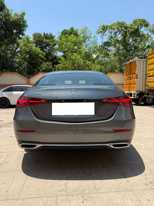 https://images10.gaadi.com/usedcar_image/4592429/original/processed_a422ccf27797327279dd2843311beb84.jpg?imwidth=6402