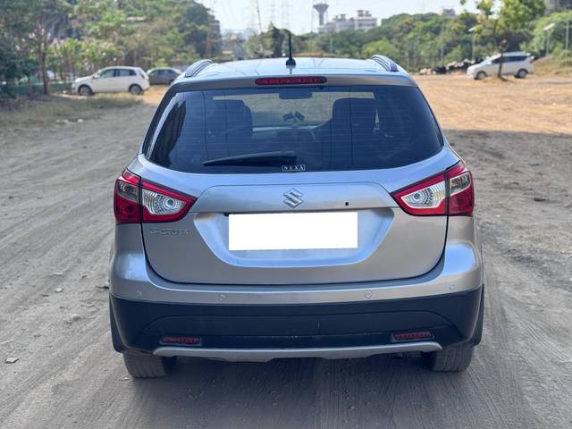 https://images10.gaadi.com/usedcar_image/4592508/original/processed_867cc071c9382da55ec7c112a61f3013.jpg?imwidth=6402