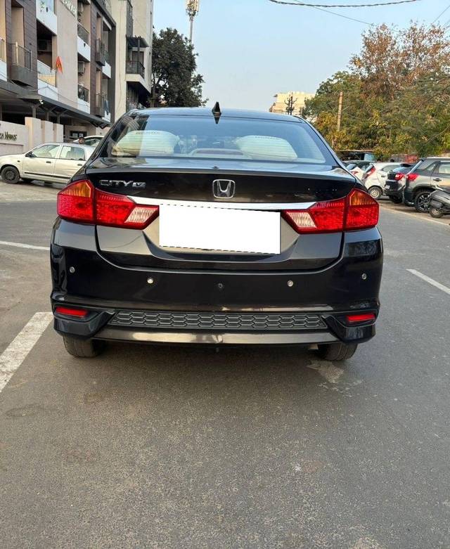 https://images10.gaadi.com/usedcar_image/4592528/original/processed_3430dc19-218f-47b9-8bd6-3df27ef9164d.jpg?imwidth=6401