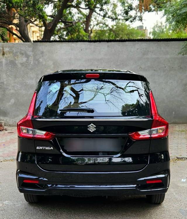 https://images10.gaadi.com/usedcar_image/4592534/original/processed_f9ff1a23-d4d4-4a47-a9bf-883a7a003c3a.jpg?imwidth=6402