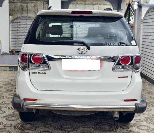 https://images10.gaadi.com/usedcar_image/4592537/original/processed_39013ebd-3bc8-467a-8237-078fb6defca6.jpg?imwidth=6401
