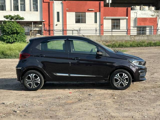 https://images10.gaadi.com/usedcar_image/4592544/original/acf663999bbc362af7a069cedc8e22e6.jpg?imwidth=6401