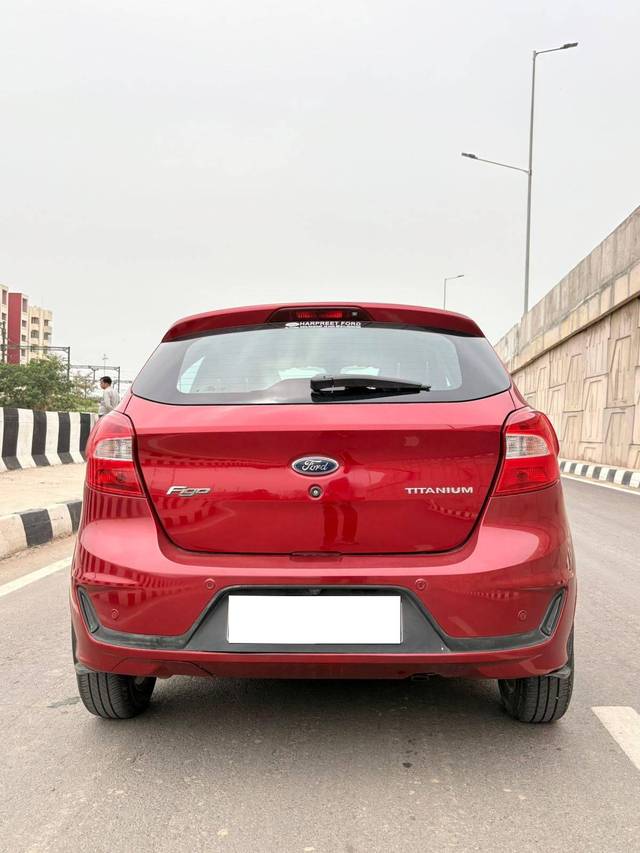 https://images10.gaadi.com/usedcar_image/4592545/original/processed_c073e28a6aa55ebd4a8b1385d59617fe.jpg?imwidth=6402