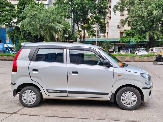 https://images10.gaadi.com/usedcar_image/4592549/original/processed_959bf8461a37a4d70738fd6409a5ba6f.jpg?imwidth=6402