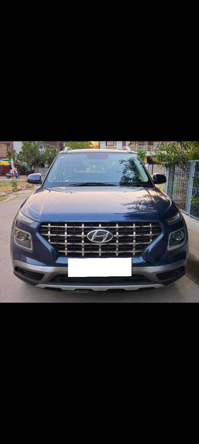 https://images10.gaadi.com/usedcar_image/4592555/original/processed_9d6d4aea7f4c117f7381ddad44f8879e.jpeg?imwidth=6402