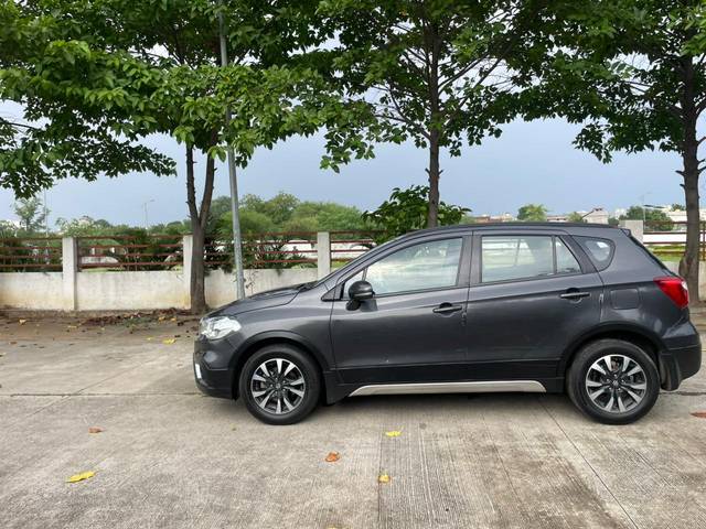 https://images10.gaadi.com/usedcar_image/4592556/original/ae94c6a70b0e6f87c4dacc1bd58bce94.jpg?imwidth=6402